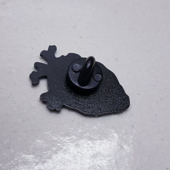 Crashing Ocean Waves in My Heart Enamel Pin - Picture 3 of 6